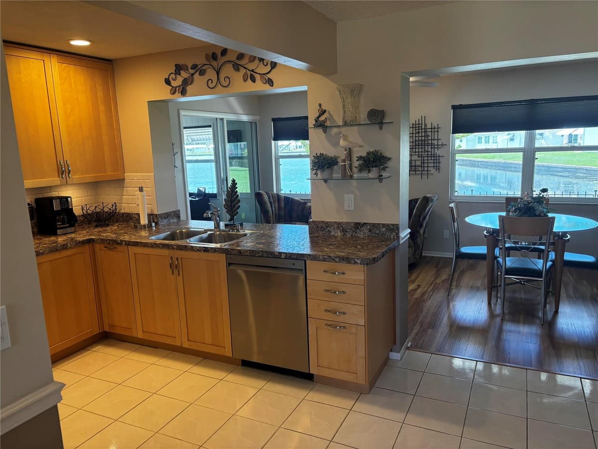 4172 100TH AVENUE — photo 4 of 15