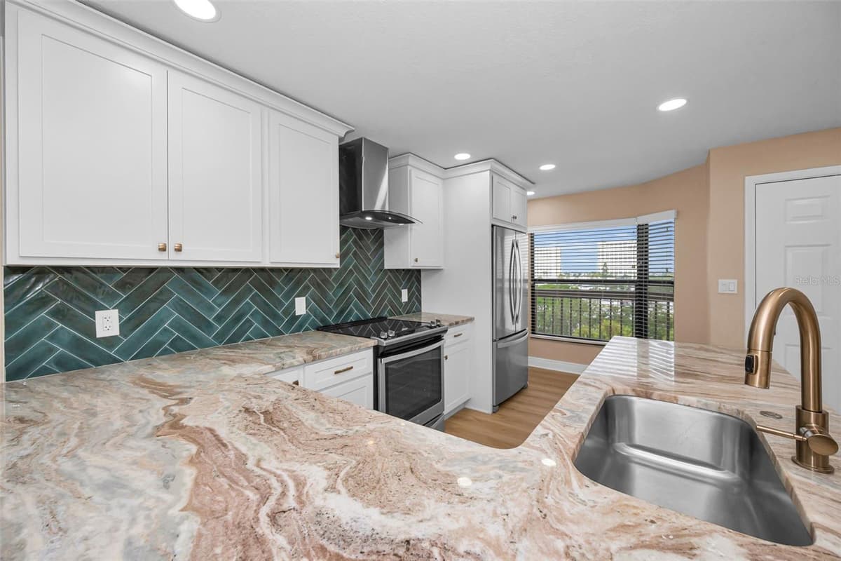 1324 PASADENA AVENUE — photo 15 of 58