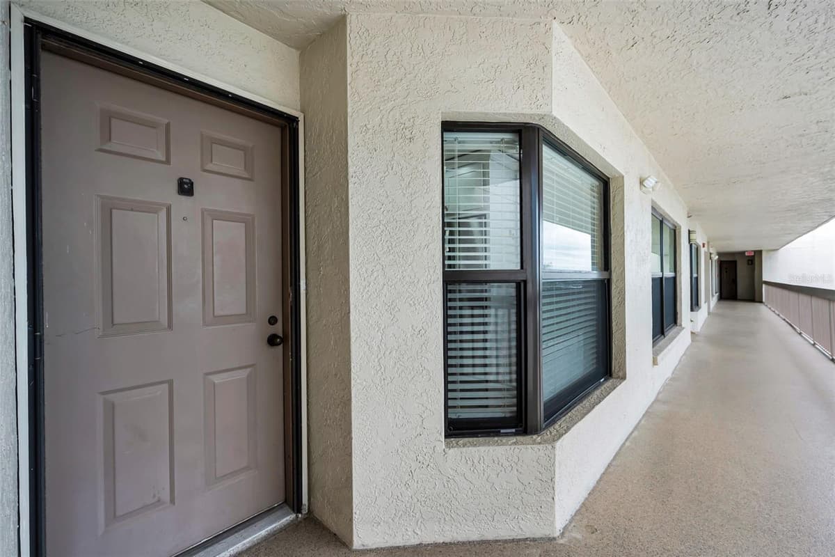 1324 PASADENA AVENUE — photo 3 of 58