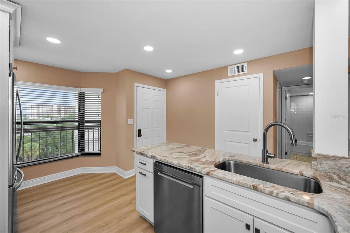 1324 PASADENA AVENUE — photo 21 of 58