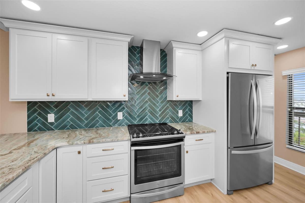 1324 PASADENA AVENUE — photo 16 of 58