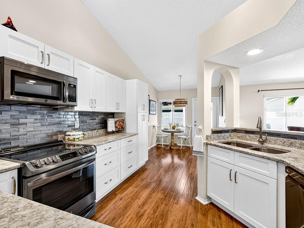 4322 EDENROSE WAY — photo 13 of 63