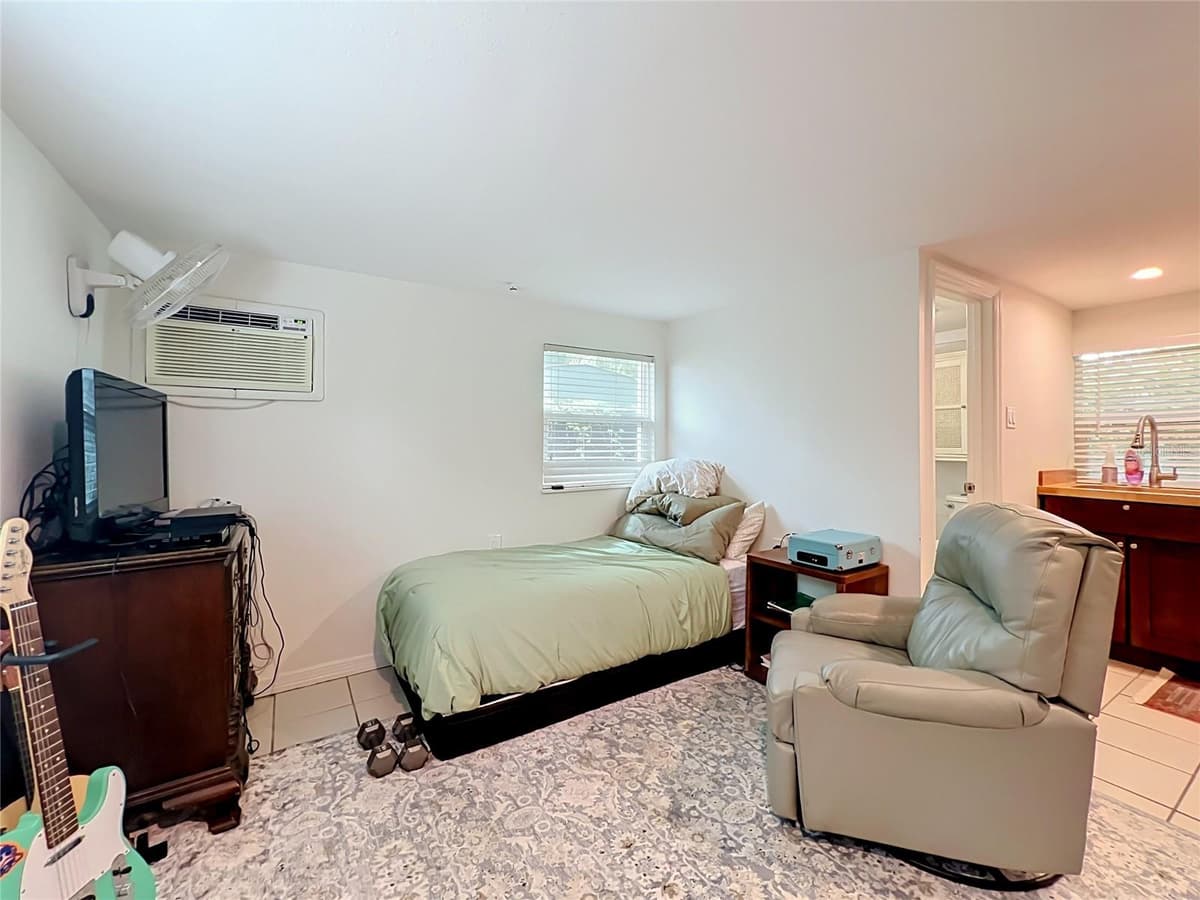 3851 SANFORD AVENUE — photo 49 of 76