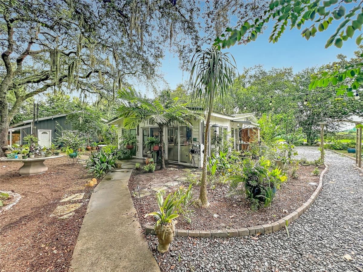 3851 SANFORD AVENUE — photo 59 of 76