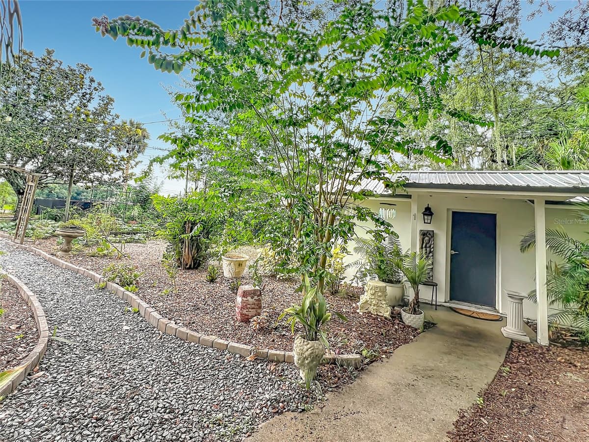 3851 SANFORD AVENUE — photo 60 of 76