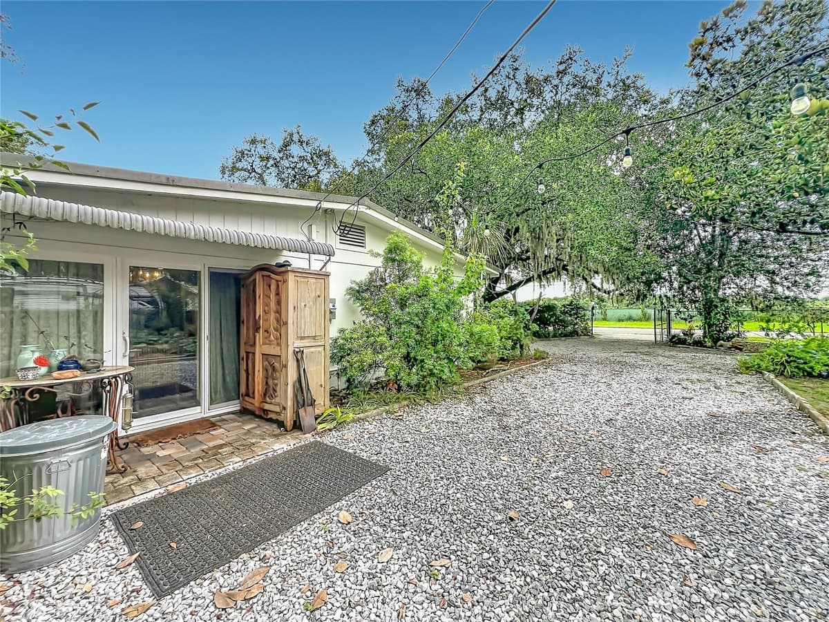 3851 SANFORD AVENUE — photo 57 of 76