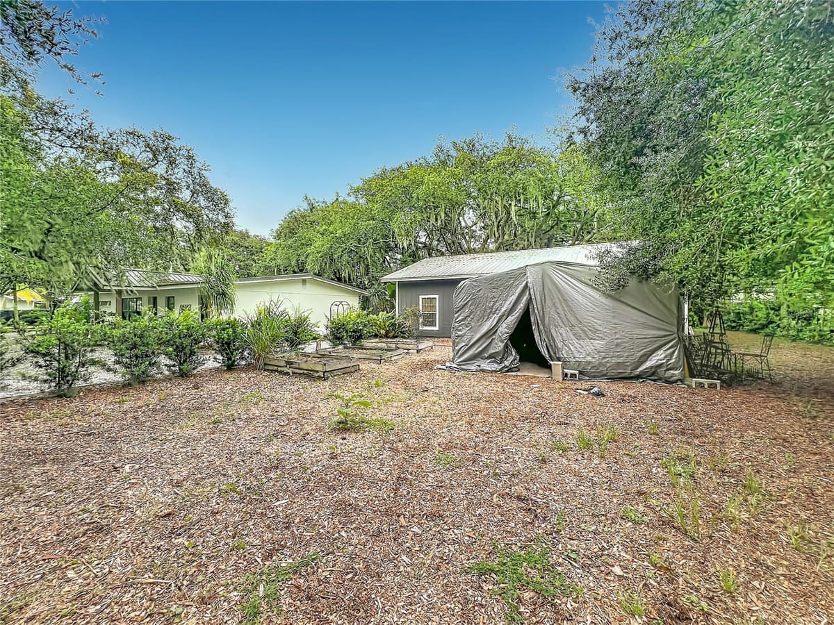3851 SANFORD AVENUE — photo 73 of 76