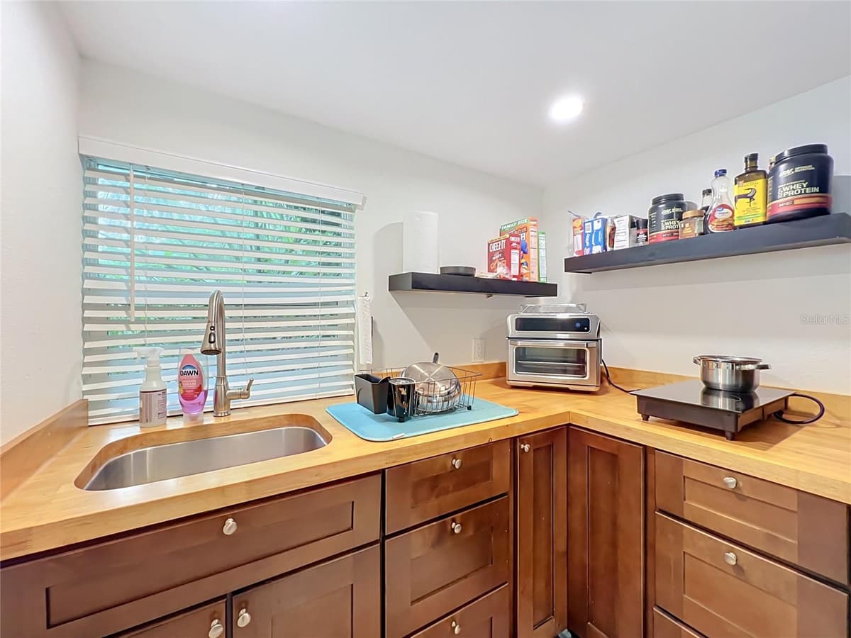 3851 SANFORD AVENUE — photo 51 of 76