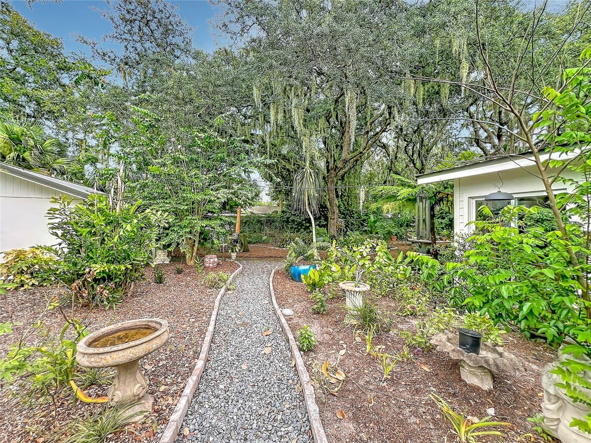 3851 SANFORD AVENUE — photo 58 of 76