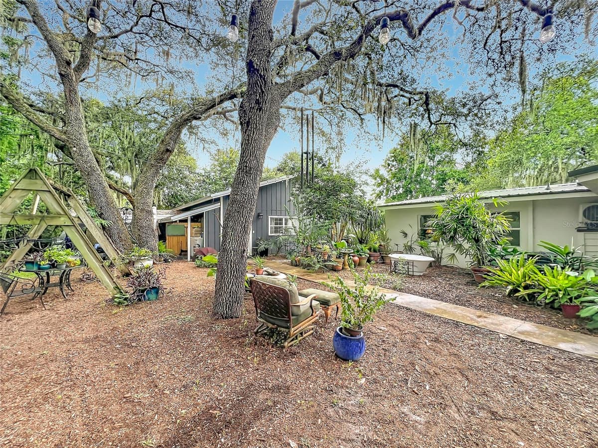 3851 SANFORD AVENUE — photo 63 of 76
