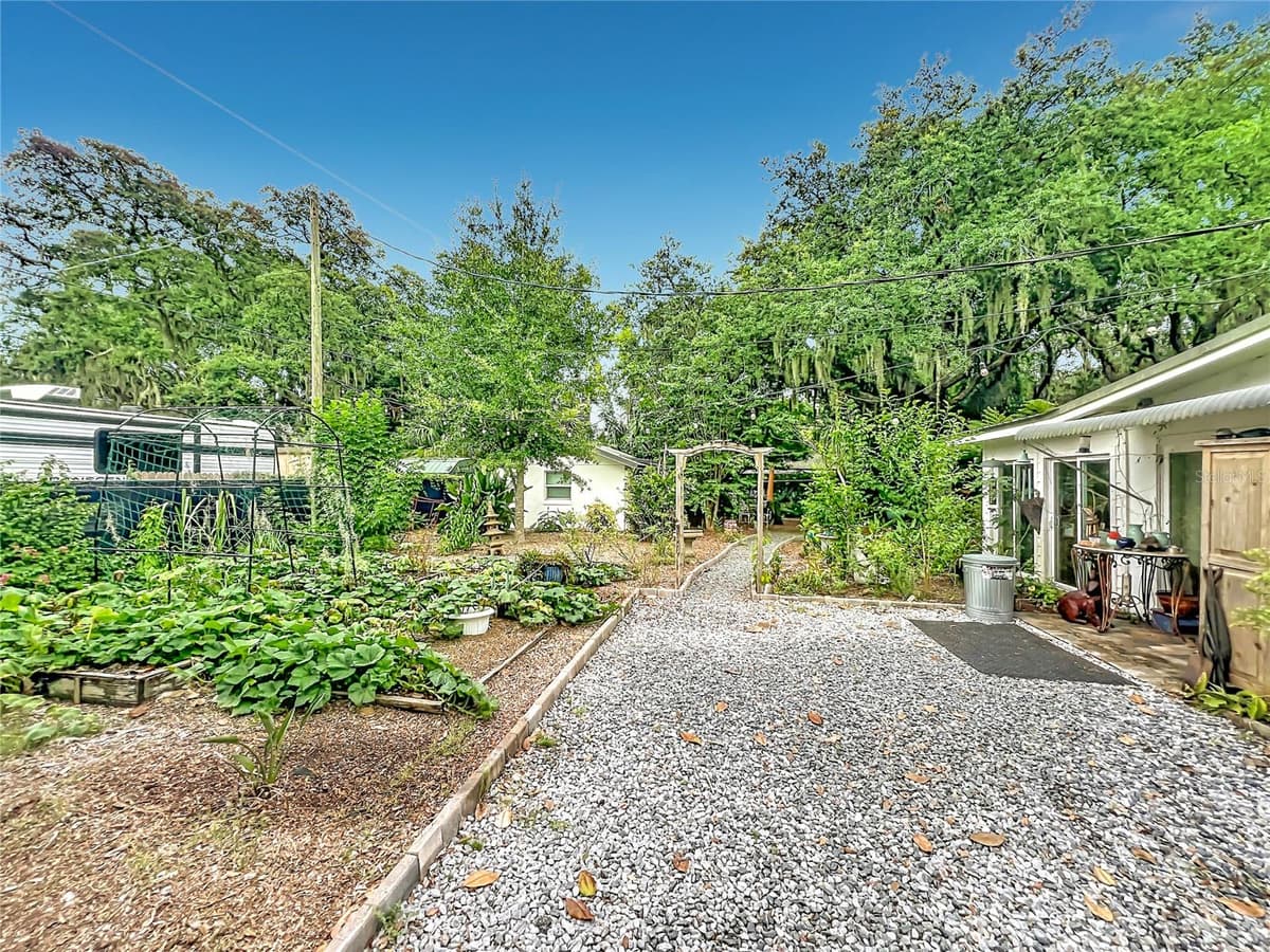 3851 SANFORD AVENUE — photo 56 of 76