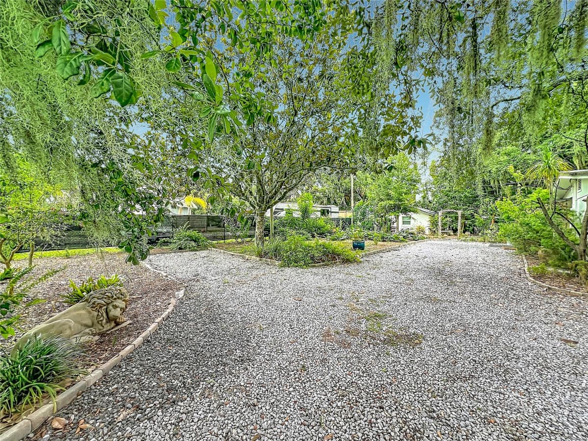 3851 SANFORD AVENUE — photo 4 of 76