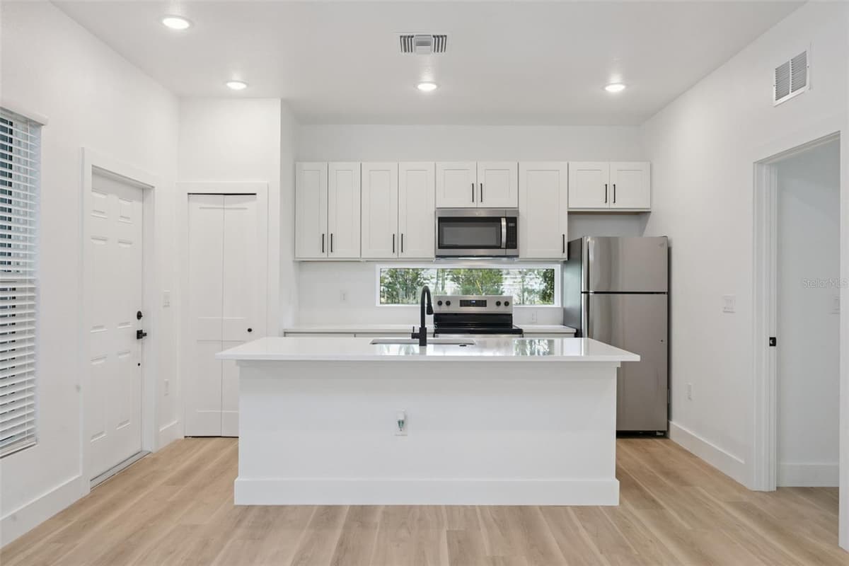 521 HERRIOTT AVENUE — photo 9 of 37