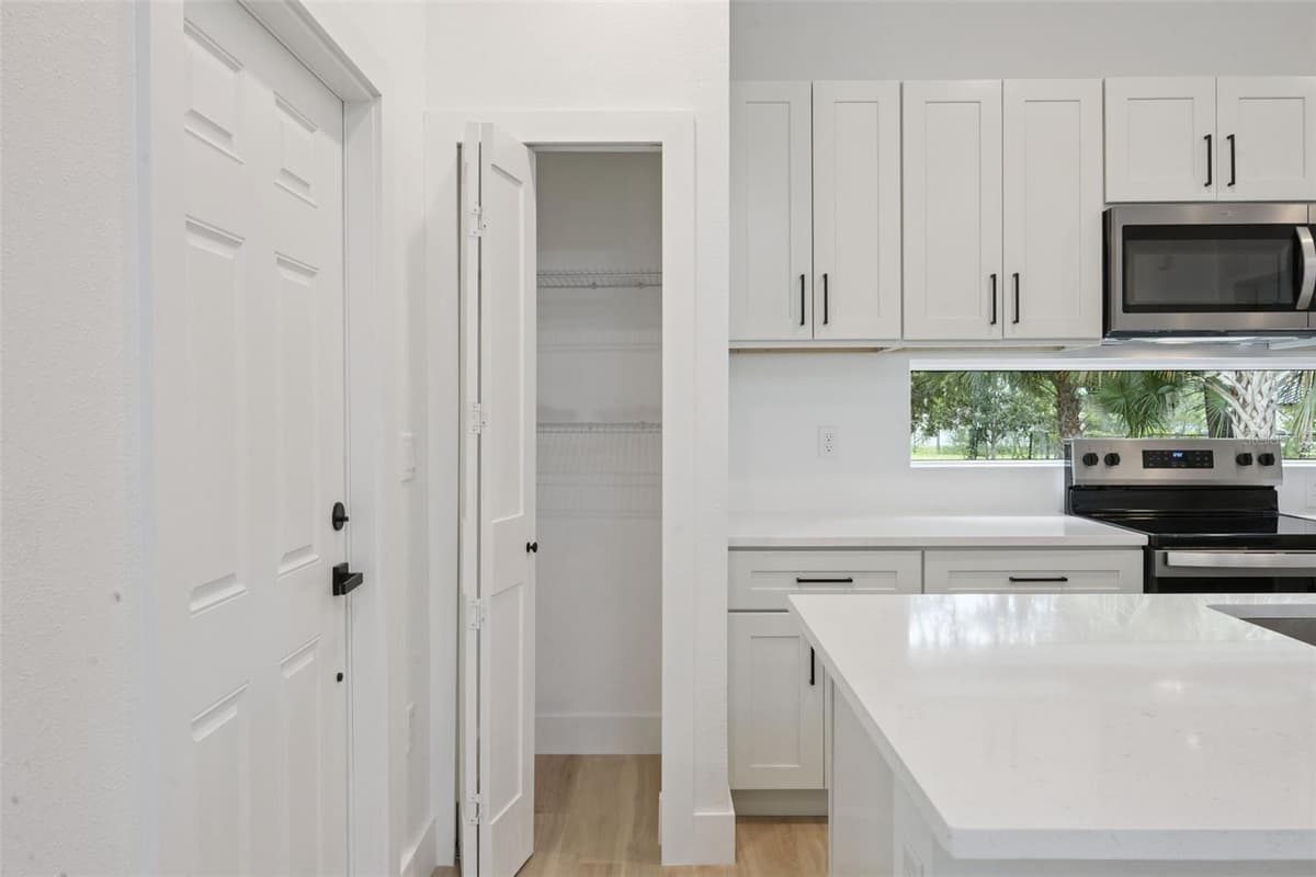 521 HERRIOTT AVENUE — photo 14 of 37