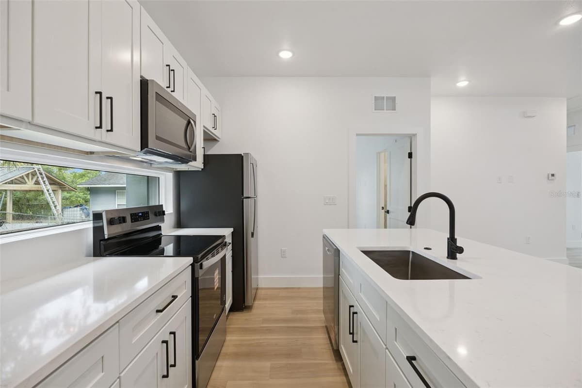 521 HERRIOTT AVENUE — photo 12 of 37
