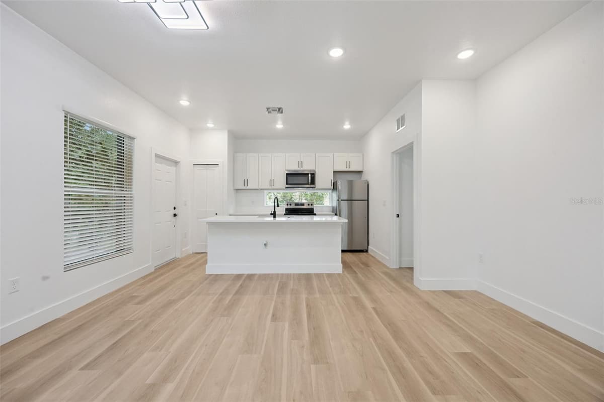 521 HERRIOTT AVENUE — photo 8 of 37