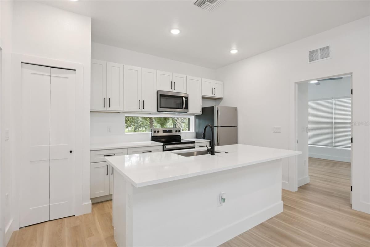 521 HERRIOTT AVENUE — photo 10 of 37