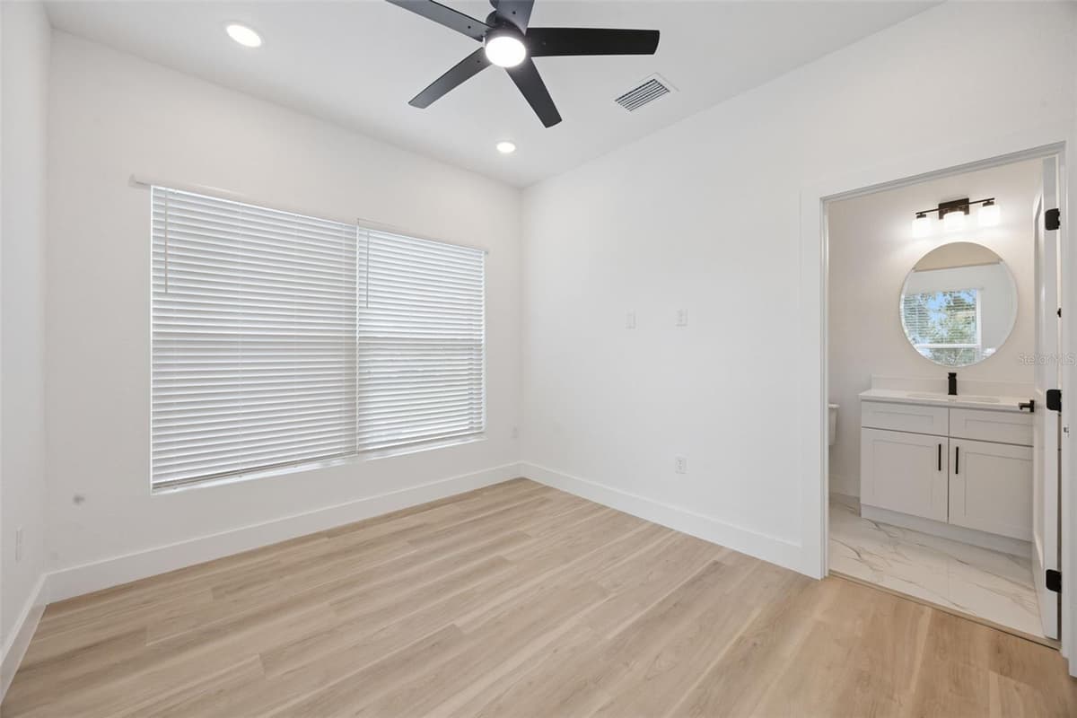 521 HERRIOTT AVENUE — photo 18 of 37