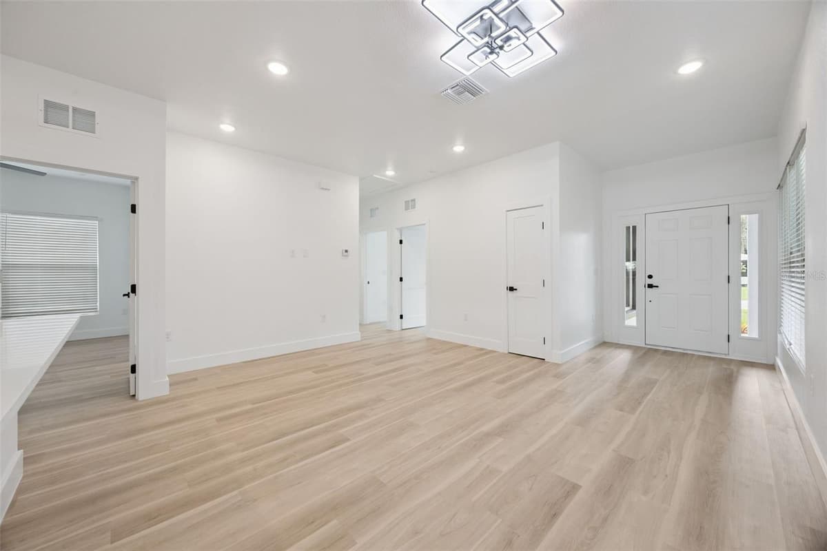 521 HERRIOTT AVENUE — photo 6 of 37