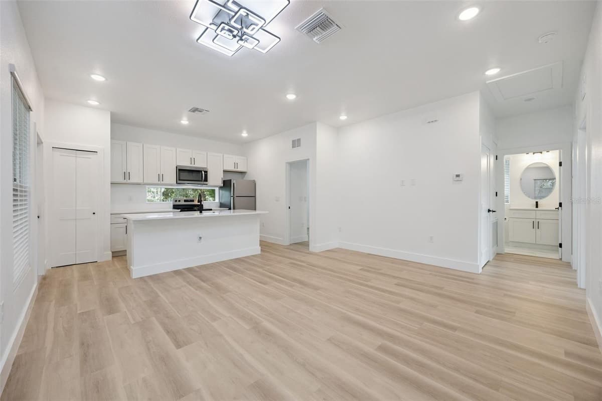 521 HERRIOTT AVENUE — photo 4 of 37