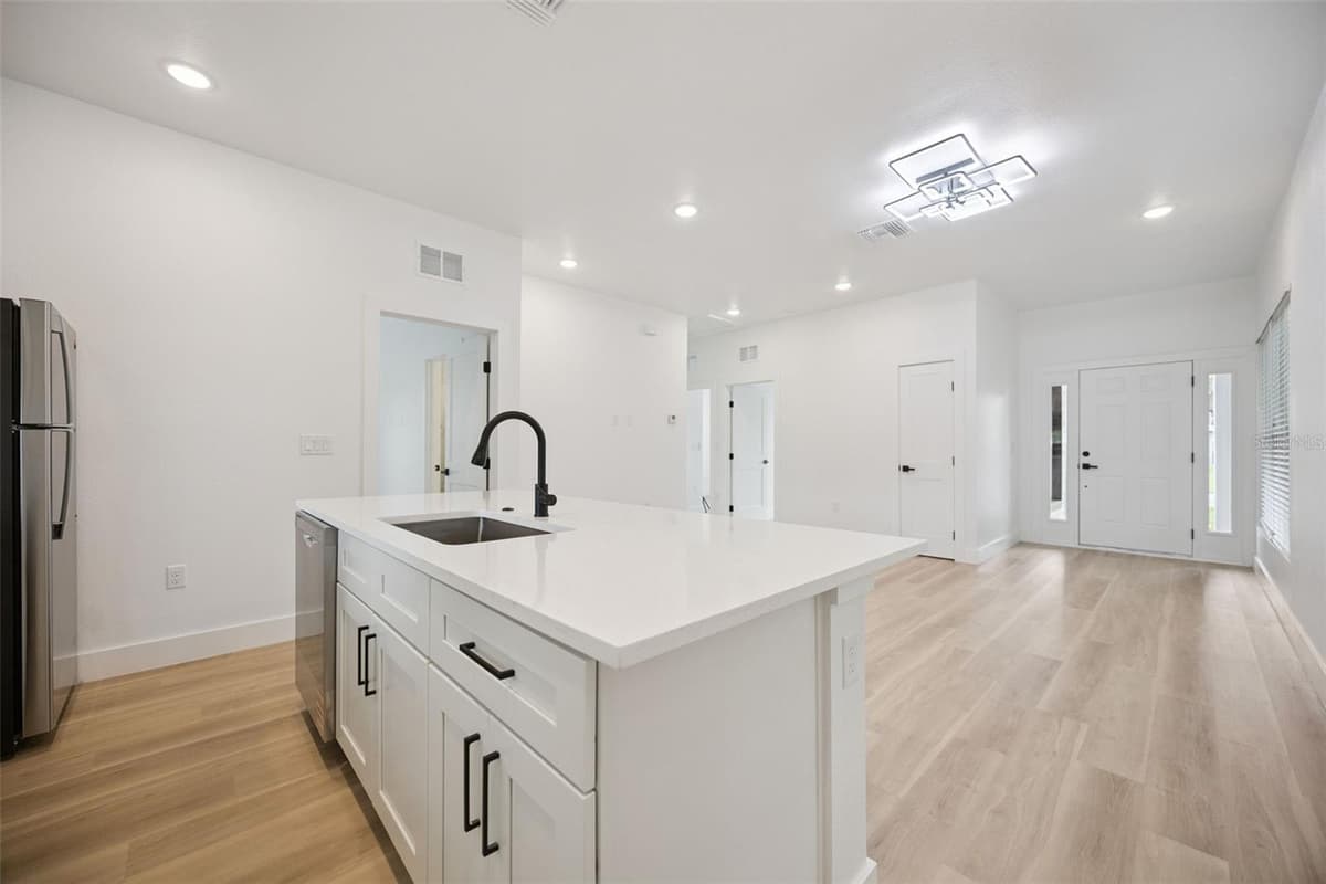 521 HERRIOTT AVENUE — photo 13 of 37