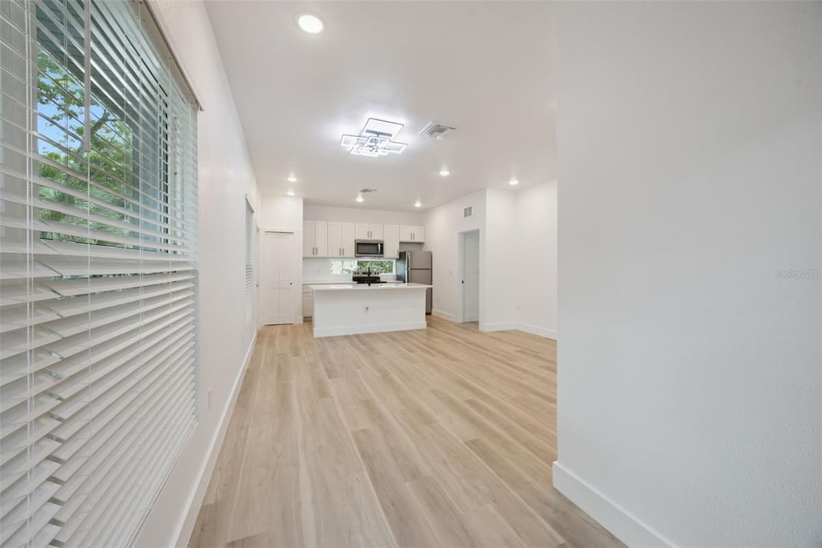 521 HERRIOTT AVENUE — photo 3 of 37