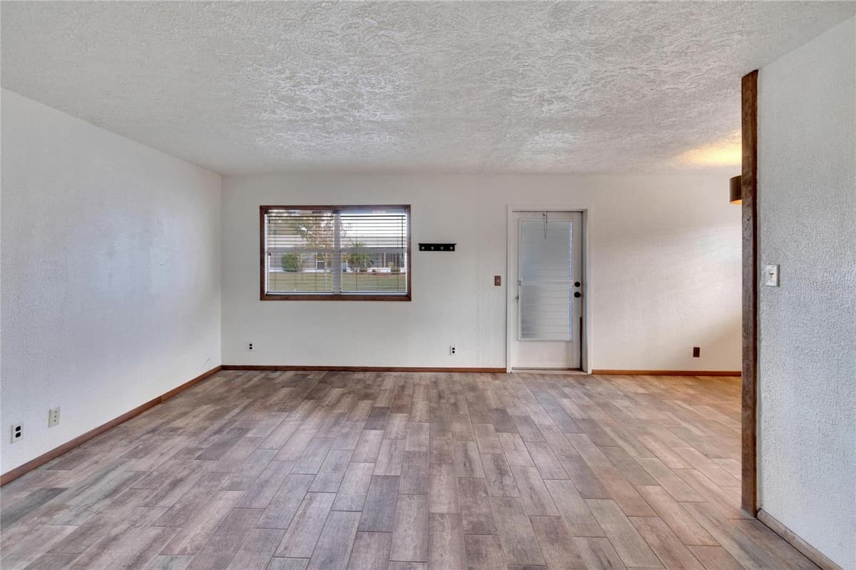 202 BEDFORD TRAIL — photo 12 of 49
