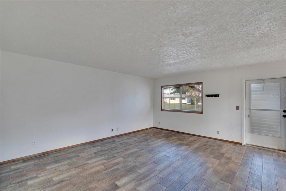 202 BEDFORD TRAIL — photo 11 of 49