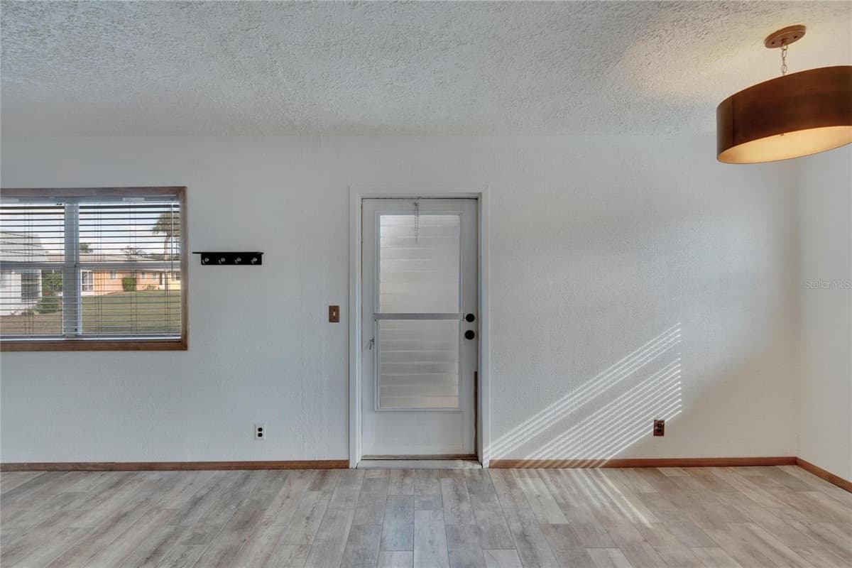 202 BEDFORD TRAIL — photo 8 of 49