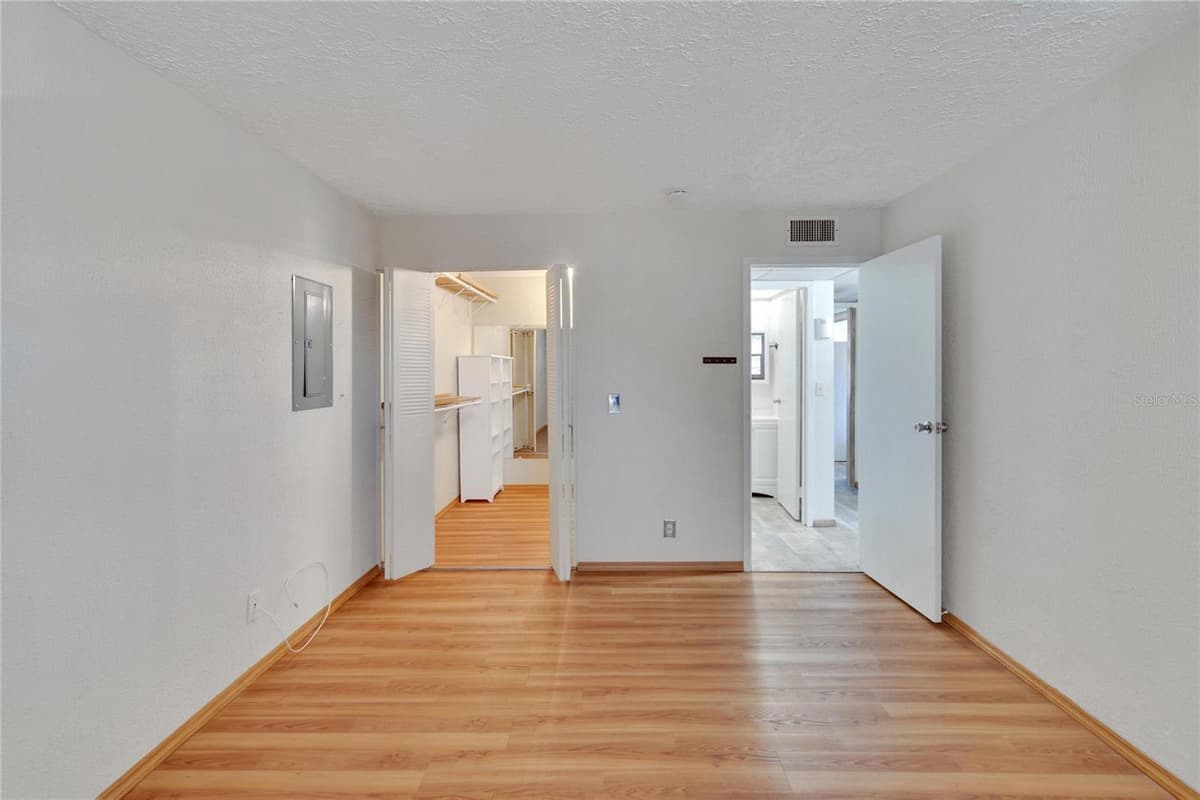 202 BEDFORD TRAIL — photo 36 of 49