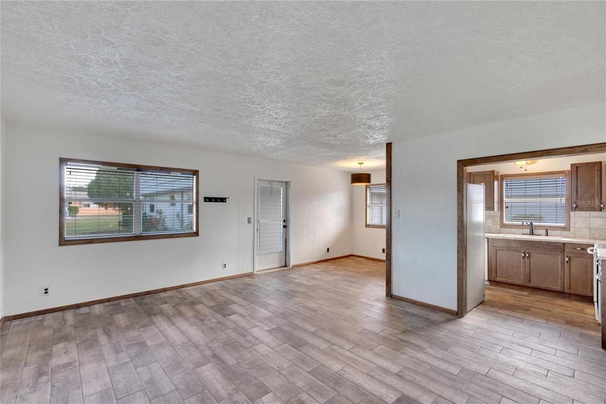 202 BEDFORD TRAIL — photo 13 of 49