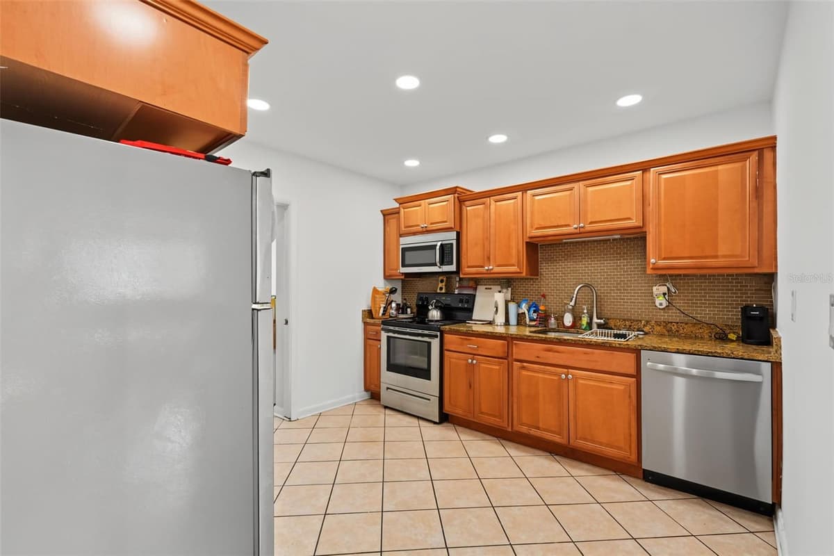1542 LAKEVIEW ROAD — photo 3 of 41