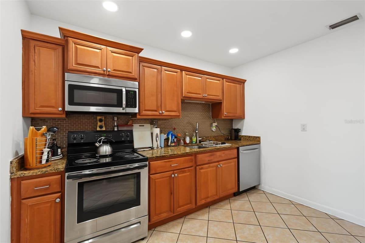 1542 LAKEVIEW ROAD — photo 4 of 41