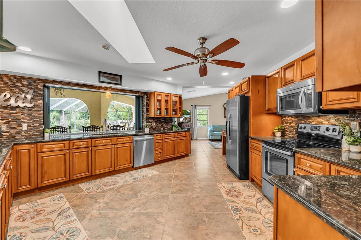 19217 ABHENRY CIRCLE — photo 15 of 56