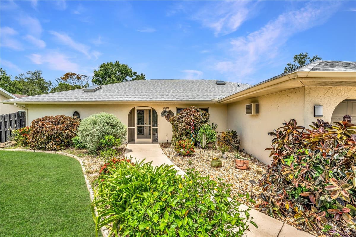 19217 ABHENRY CIRCLE — photo 4 of 56