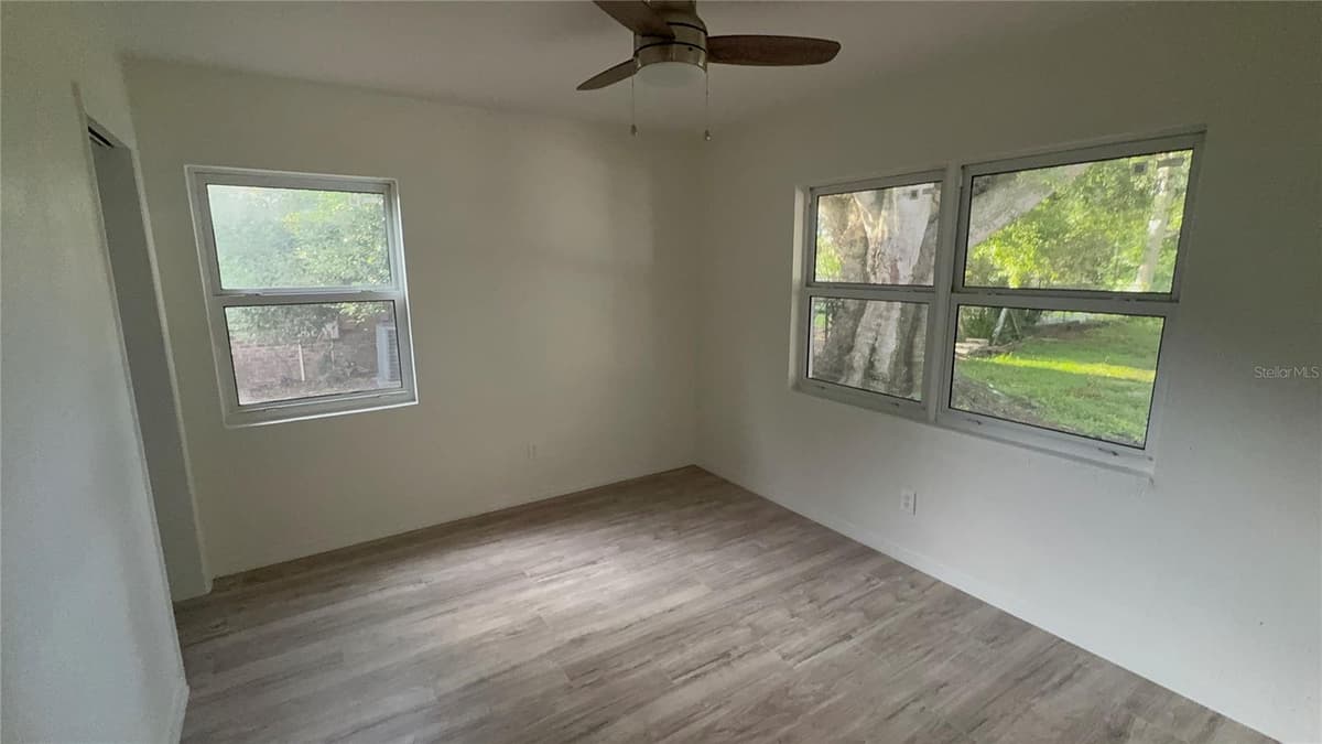 2218 AVENUE B — photo 10 of 23