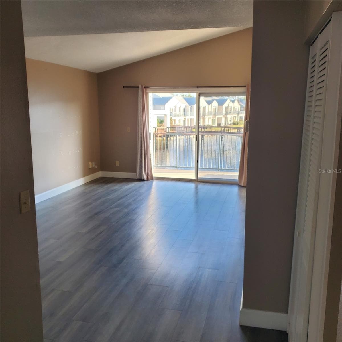 2504 WOODGATE BOULEVARD — photo 8 of 13