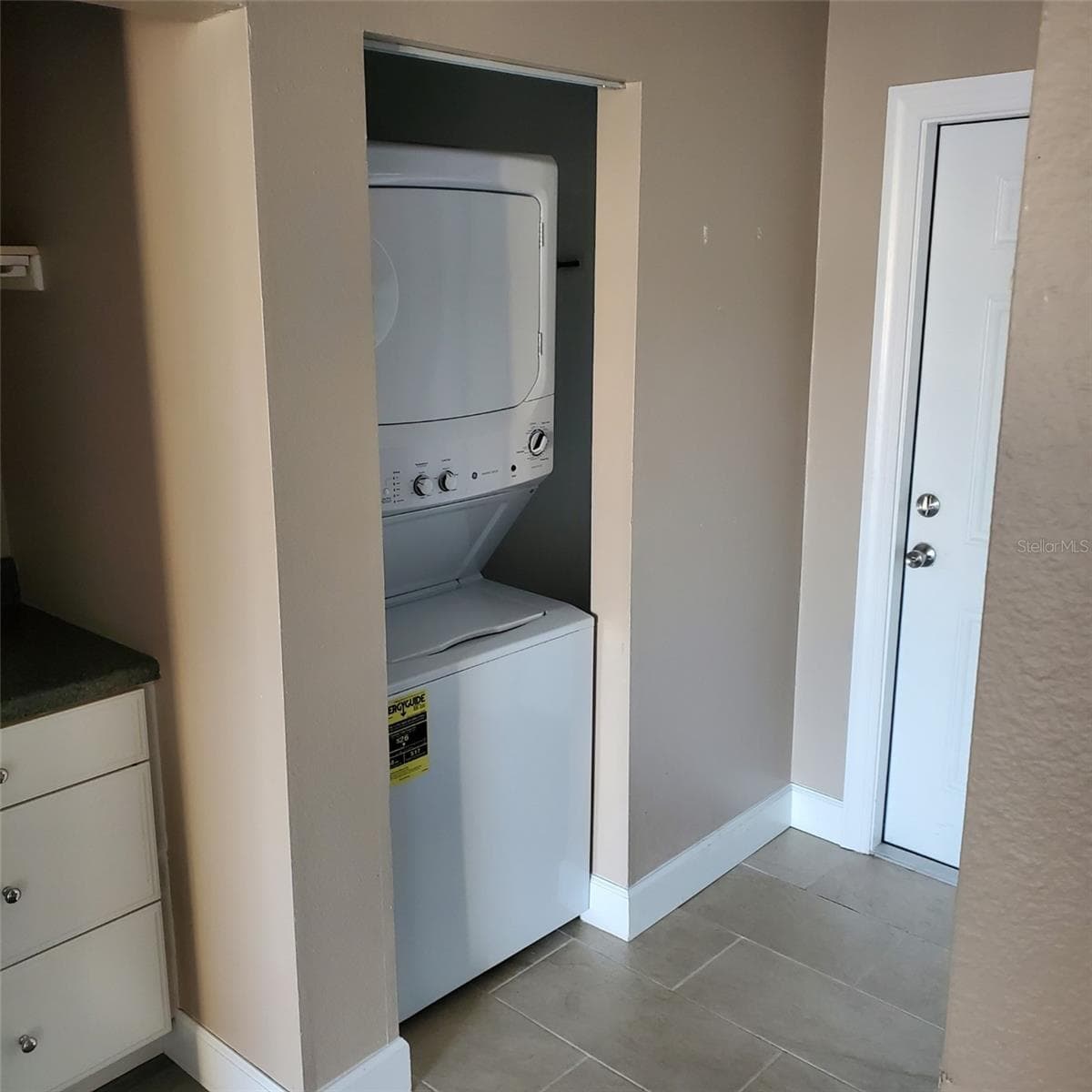 2504 WOODGATE BOULEVARD — photo 4 of 13