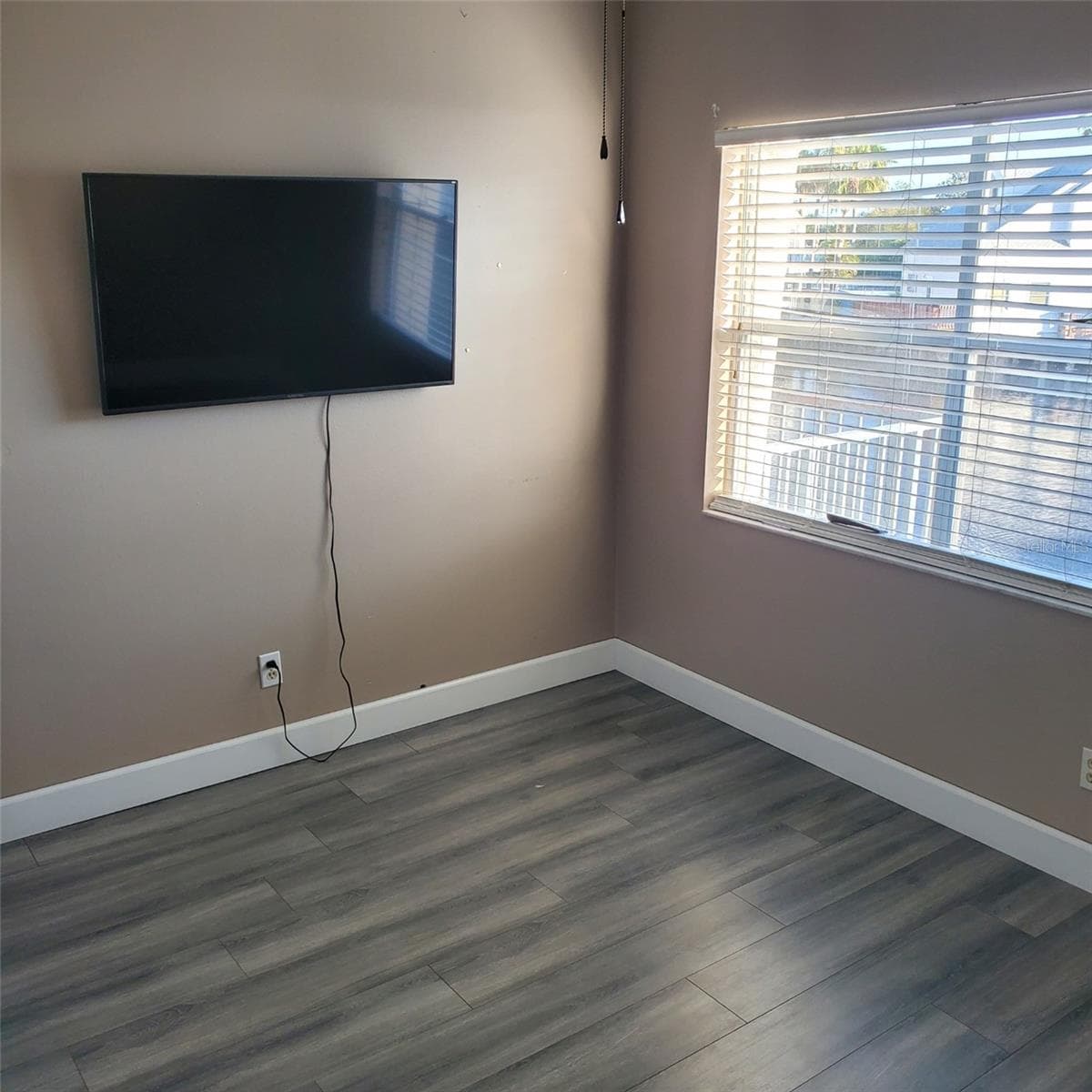 2504 WOODGATE BOULEVARD — photo 11 of 13