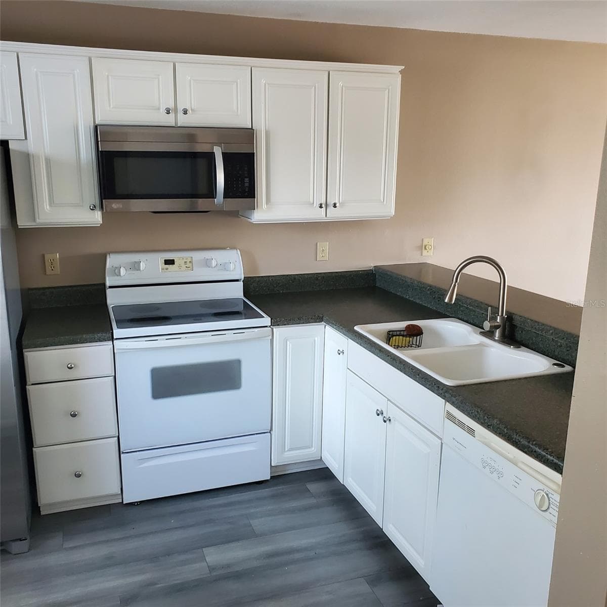 2504 WOODGATE BOULEVARD — photo 5 of 13