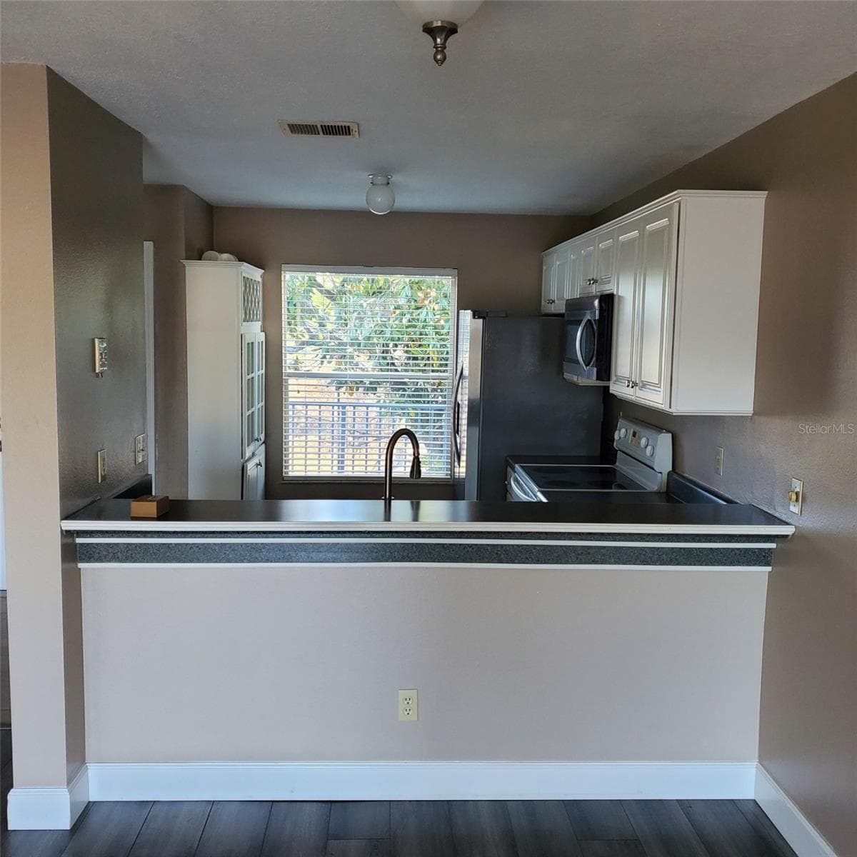 2504 WOODGATE BOULEVARD — photo 7 of 13