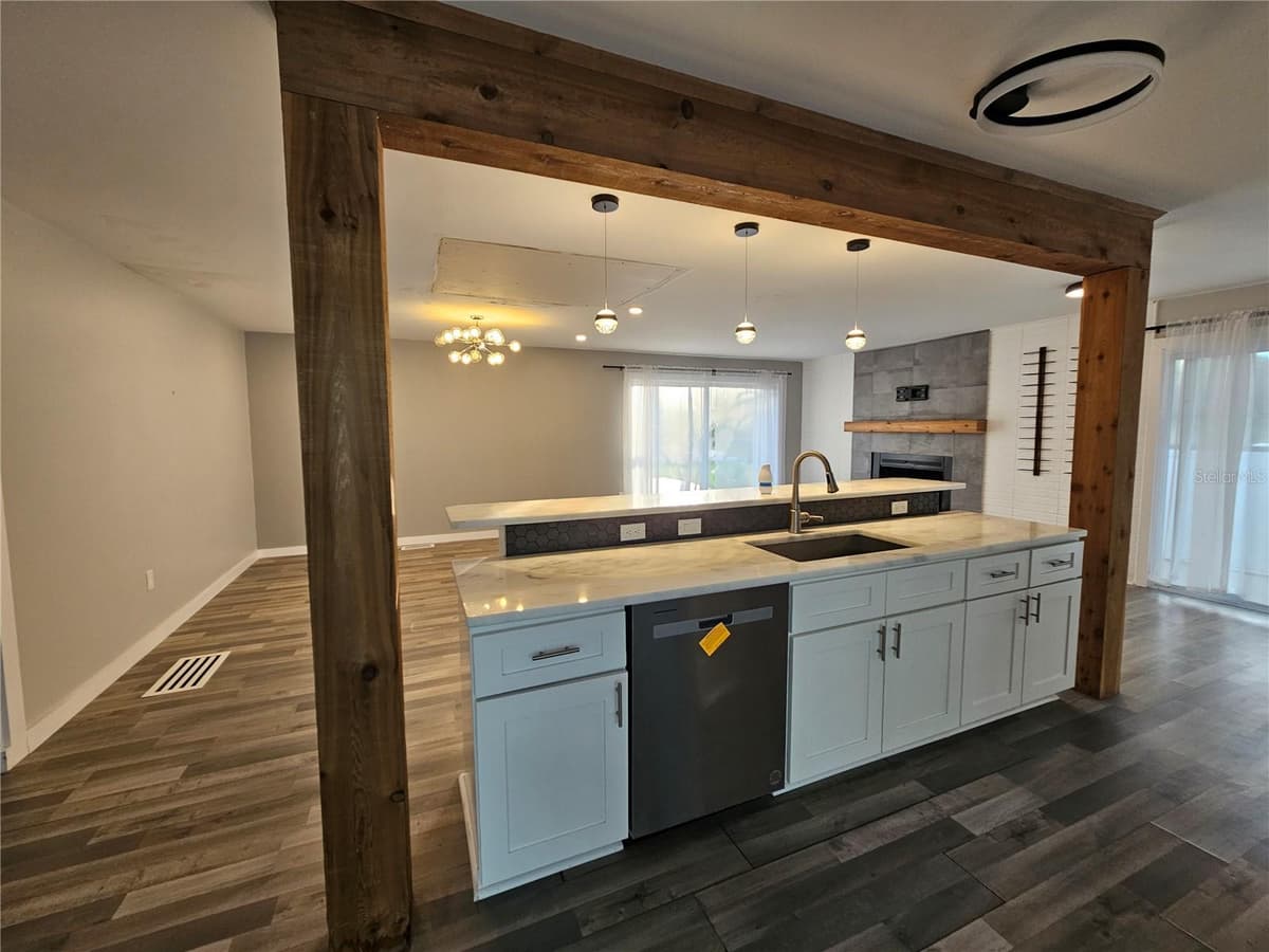 2321 INGRAM AVENUE — photo 10 of 32
