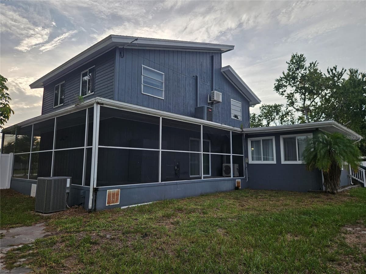 2321 INGRAM AVENUE — photo 4 of 32