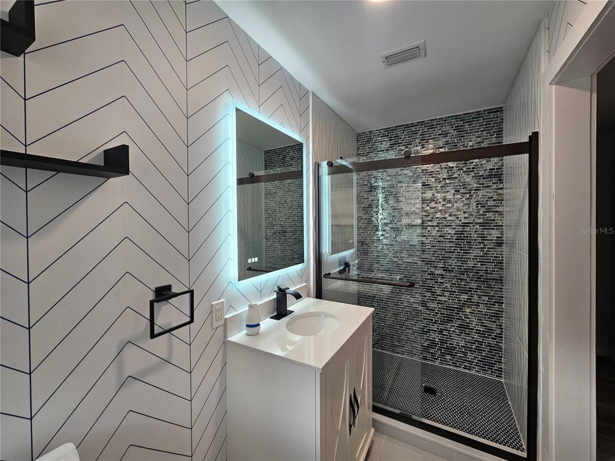 2321 INGRAM AVENUE — photo 24 of 32