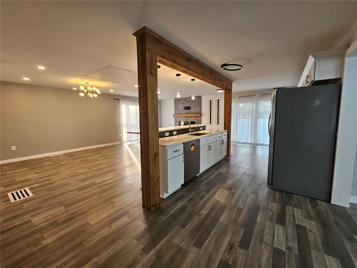 2321 INGRAM AVENUE — photo 9 of 32