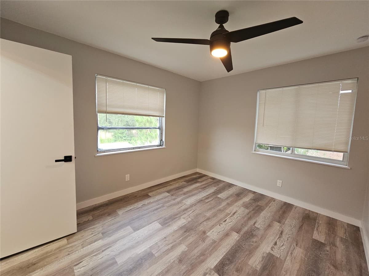 2321 INGRAM AVENUE — photo 26 of 32