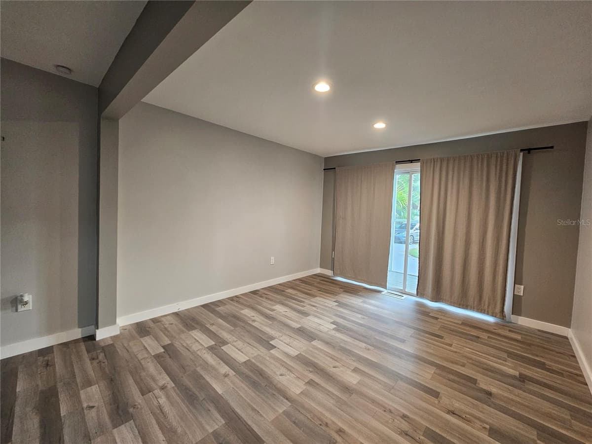 2321 INGRAM AVENUE — photo 16 of 32