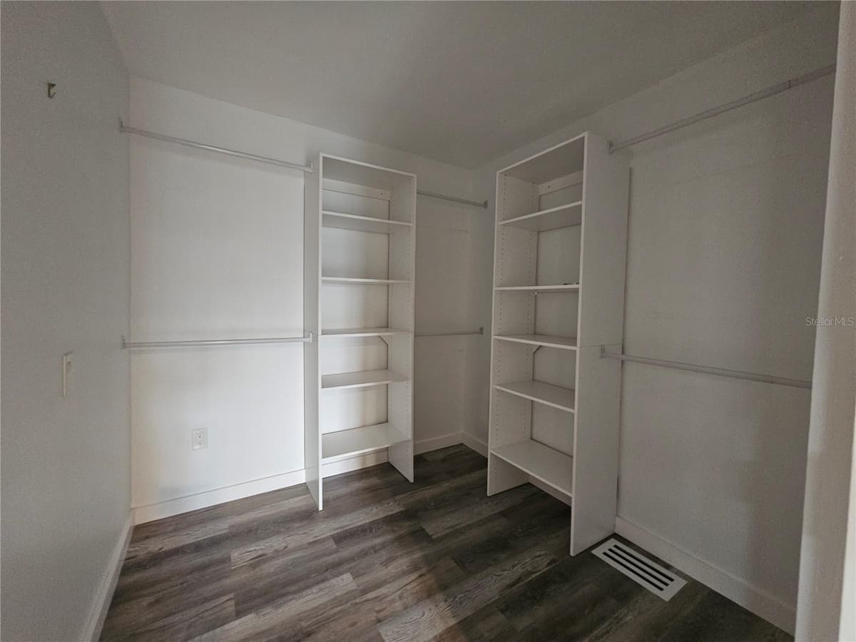 2321 INGRAM AVENUE — photo 18 of 32