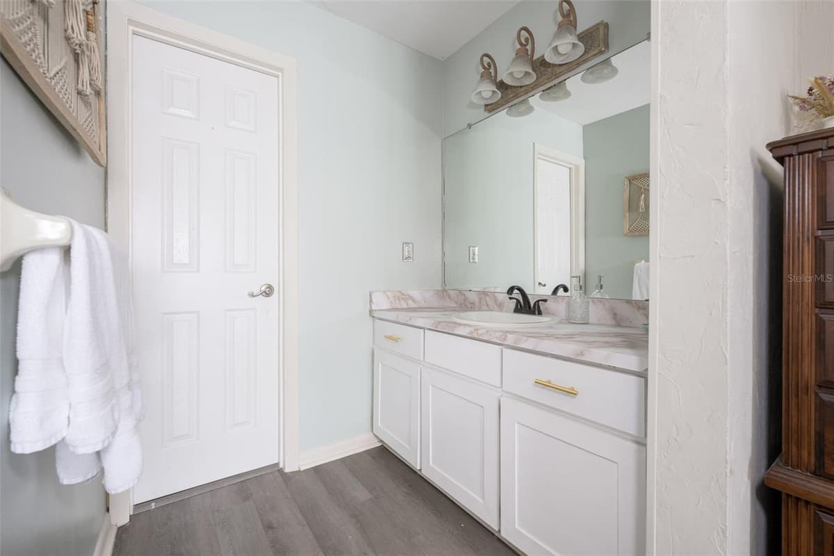 21 OAKWOOD PARK — photo 16 of 24