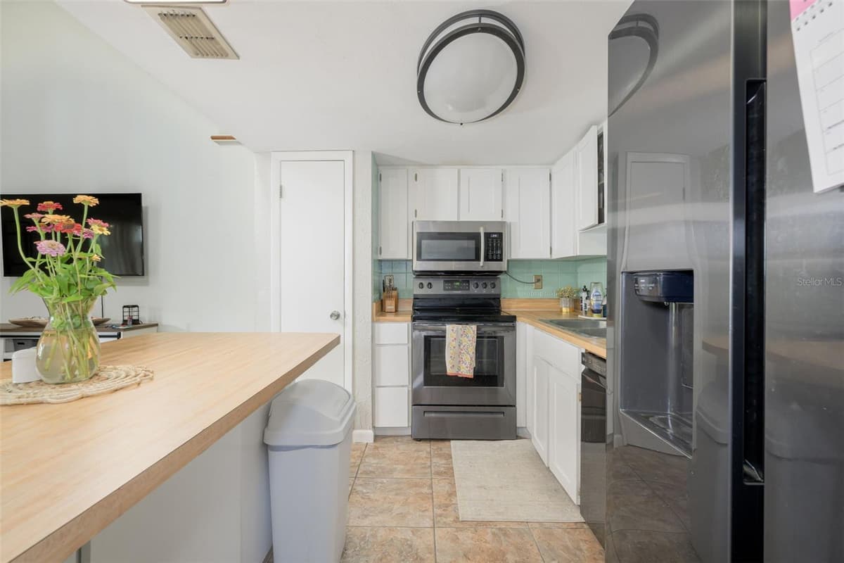 21 OAKWOOD PARK — photo 4 of 24